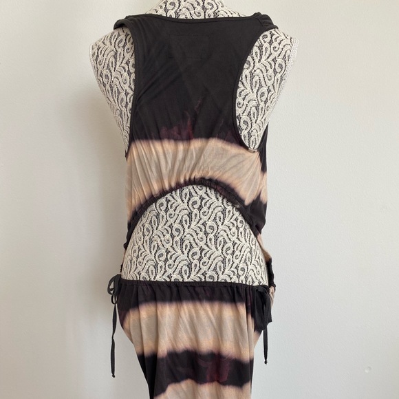 Multicolored striped summer dress with exposed lower back - Picture 3 of 5